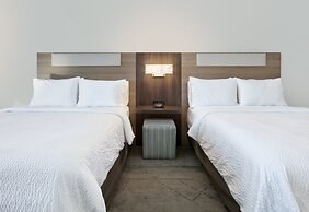 Holiday Inn Express & Suites North Dallas at Preston by IHG