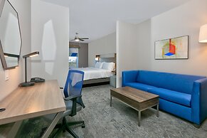 Holiday Inn Express & Suites North Dallas at Preston by IHG