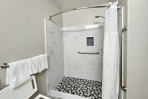 Days Inn by Wyndham Lumberton