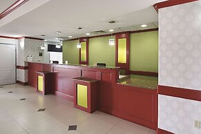 La Quinta Inn & Suites by Wyndham Dallas - Hutchins