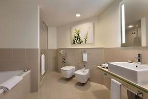 Traders Hotel, Qaryat Al Beri