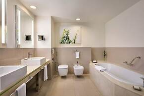 Traders Hotel, Qaryat Al Beri