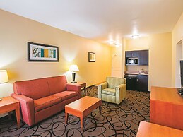 La Quinta Inn & Suites by Wyndham Ft. Worth - Forest Hill TX