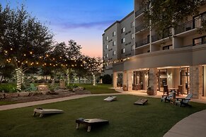 Courtyard by Marriott San Antonio Six Flags at The Rim