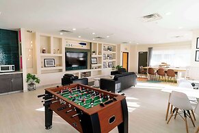 Gateway Hotel & Suites, Ascend Hotel Collection