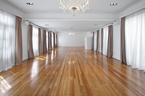 San Isidro Plaza Hotel