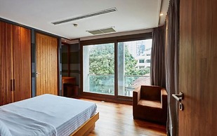 LUXX Langsuan Hotel