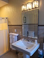 Altland House Inn and Suites