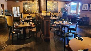 Altland House Inn and Suites