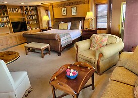 Altland House Inn and Suites