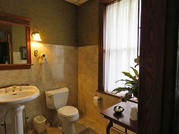 Altland House Inn and Suites