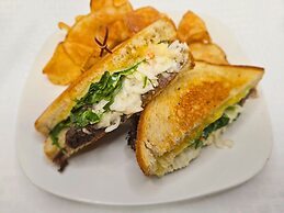 Altland House Inn and Suites