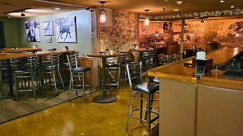 Altland House Inn and Suites