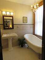 Altland House Inn and Suites