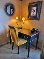 Altland House Inn and Suites