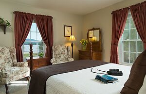 Inn at Pleasant Lake