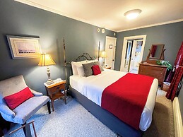 Inn at Pleasant Lake