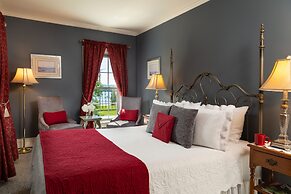 Inn at Pleasant Lake