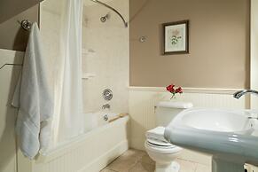 Inn at Pleasant Lake