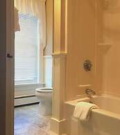 Inn at Pleasant Lake