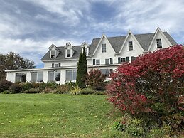 Inn at Pleasant Lake