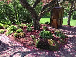 Inn at Pleasant Lake