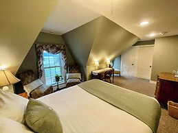 Inn at Pleasant Lake