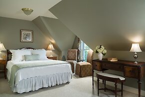 Inn at Pleasant Lake