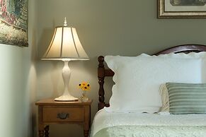 Inn at Pleasant Lake