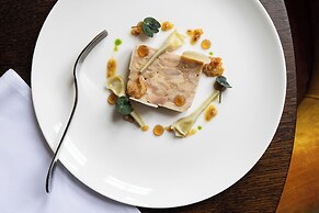 Dumbleton Hall Hotel