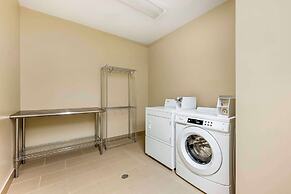 Comfort Suites East Lincoln - Mall Area