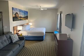 Days Inn & Suites by Wyndham Columbus NE
