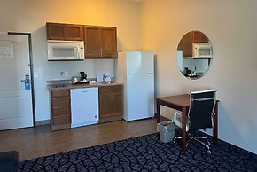 Days Inn & Suites by Wyndham Columbus NE