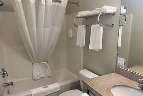 Days Inn & Suites by Wyndham Columbus NE