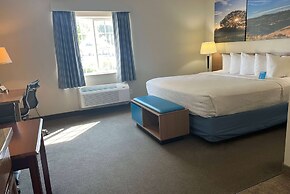 Days Inn & Suites by Wyndham Columbus NE