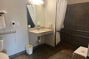 Days Inn & Suites by Wyndham Columbus NE