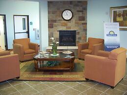Days Inn & Suites by Wyndham Columbus NE