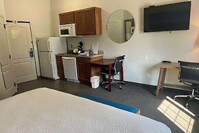 Days Inn & Suites by Wyndham Columbus NE