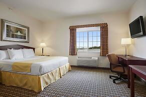 Days Inn & Suites by Wyndham Columbus NE