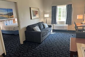 Days Inn & Suites by Wyndham Columbus NE