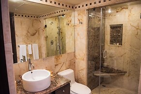 El Taj Oceanfront & Beachside Condo Hotel