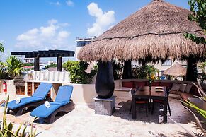 El Taj Oceanfront & Beachside Condo Hotel