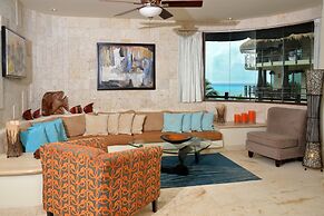 El Taj Oceanfront & Beachside Condo Hotel