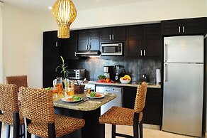 El Taj Oceanfront & Beachside Condo Hotel