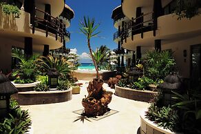 El Taj Oceanfront & Beachside Condo Hotel