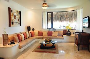 El Taj Oceanfront & Beachside Condo Hotel