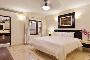 El Taj Oceanfront & Beachside Condo Hotel