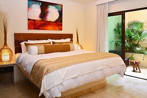 El Taj Oceanfront & Beachside Condo Hotel