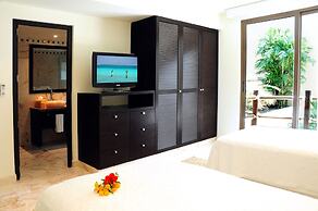 El Taj Oceanfront & Beachside Condo Hotel