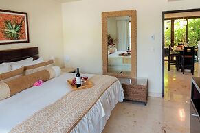 El Taj Oceanfront & Beachside Condo Hotel
